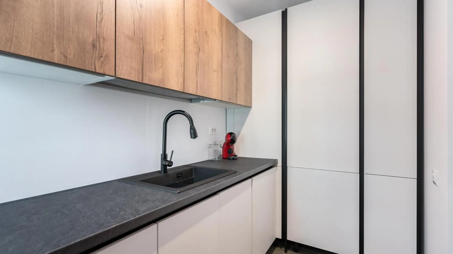 Maze Stripe In One Cotroceni 1Br Apartment Bucharest Romania